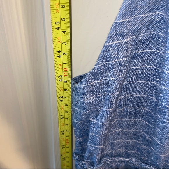 Romeo + Juliet Couture womens medium blue romper 3 button. - Picture 5 of 9